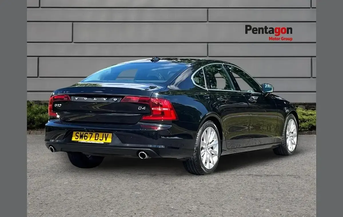 Used Volvo S90 Momentum 187 HP (137 kW) 2017 Black Sedan
