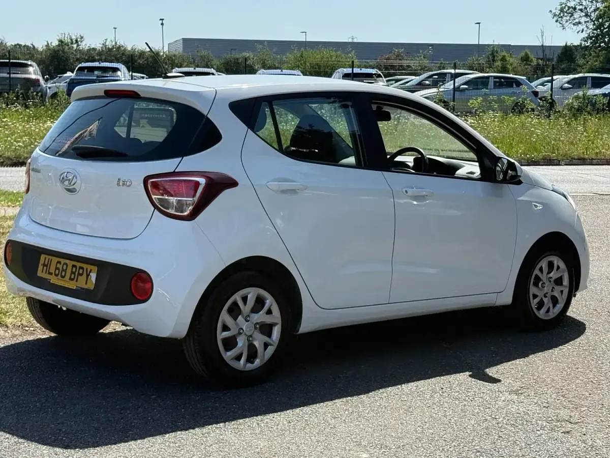 Used Hyundai i10 SE 87 HP (63 kW) 2019 White Hatchback