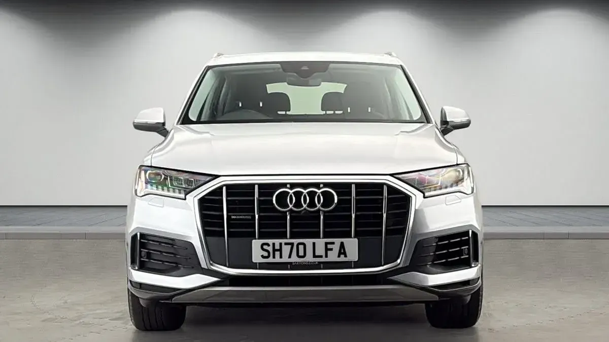 Used Audi Q7 Sport 286 HP (210 kW) 2019 Floret silver metallic/floret silver metallic SUV