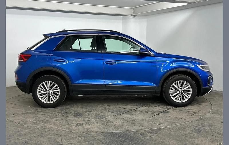 Used VW T-Roc Life 110 HP (80 kW) 2023 Blue SUV