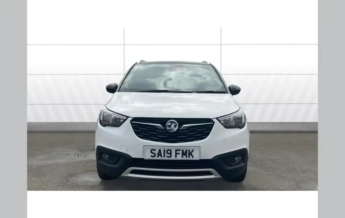 Used Vauxhall Crossland X Elite 130 HP (95 kW) 2019 White SUV