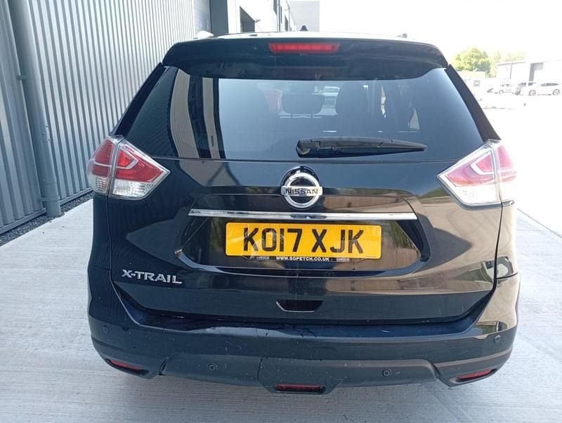 Usado Nissan X-Trail N-Vision 130 CV (95 kW) 2017 Negro SUV