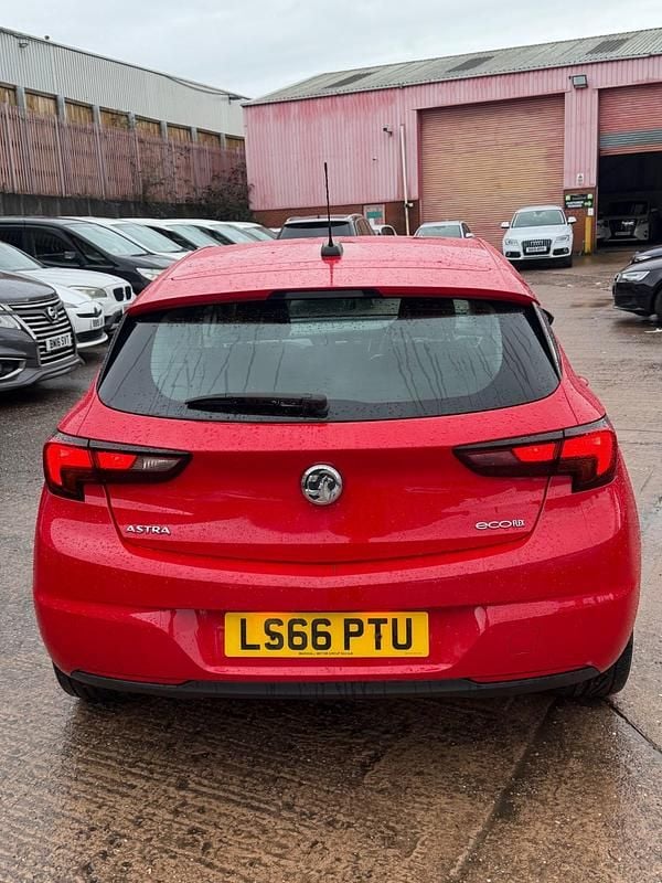 Used Vauxhall Astra Design Edition 105 HP (77 kW) 2016 Red Hatchback