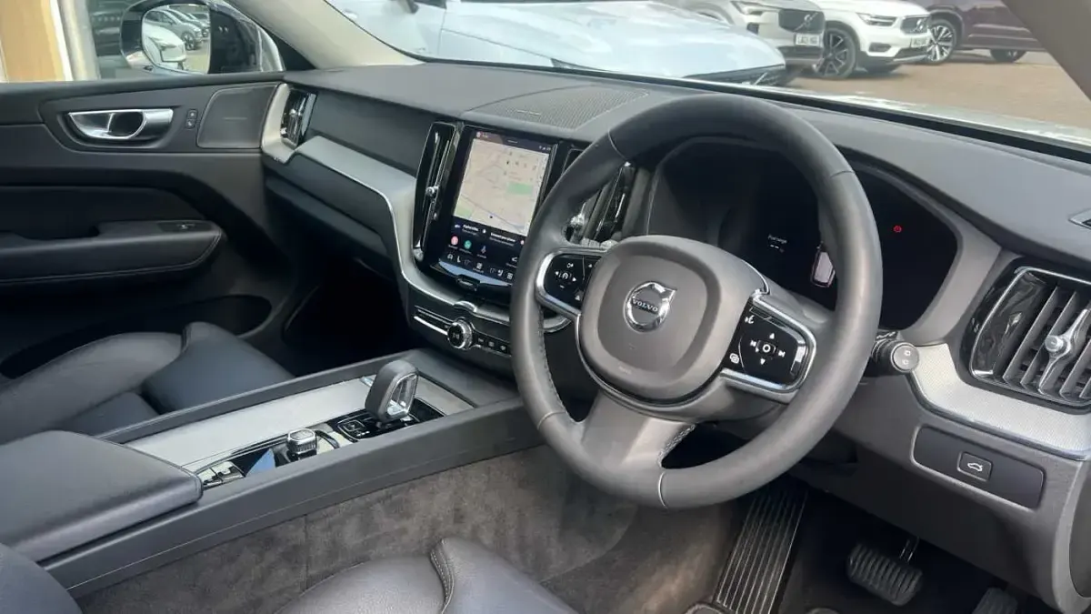 Used Volvo XC60 Plus 247 HP (181 kW) 2024 SUV