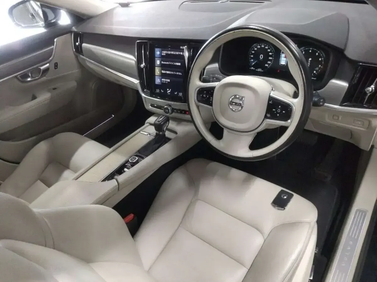 Used Volvo V90 Momentum 245 HP (180 kW) 2017 Black Estate