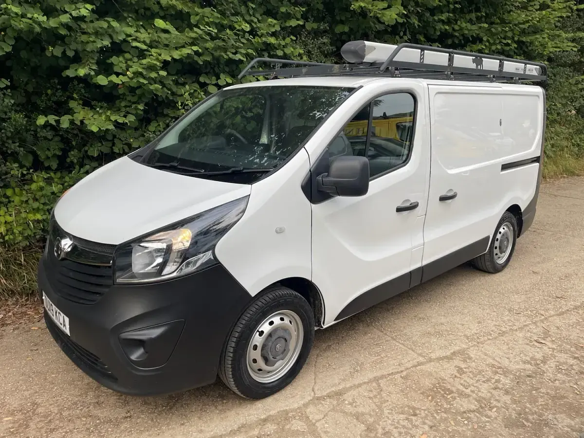 Used Vauxhall Vivaro Sportive 120 HP (88 kW) 2018 White MPV