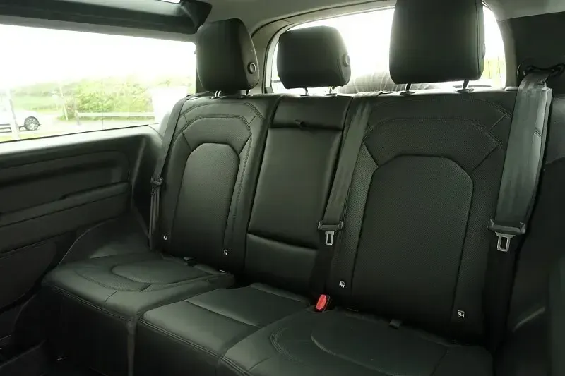 Used Land Rover Defender S 350 HP (257 kW) 2025 White SUV