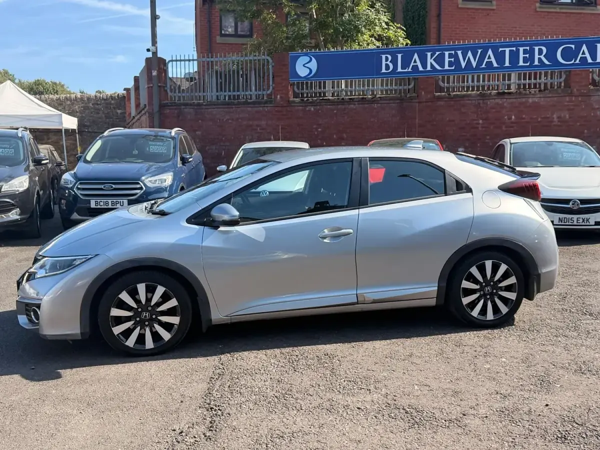 Used Honda Civic SE Plus 2017 Silver Hatchback
