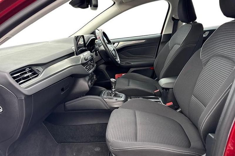 Used Ford Focus Titanium 150 HP (110 kW) 2019 Red Hatchback