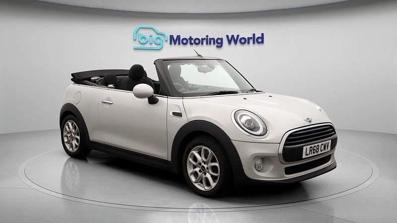 Used 2018 Mini Cooper Hatchback | £15,200 (Fair price) - Image 1/4