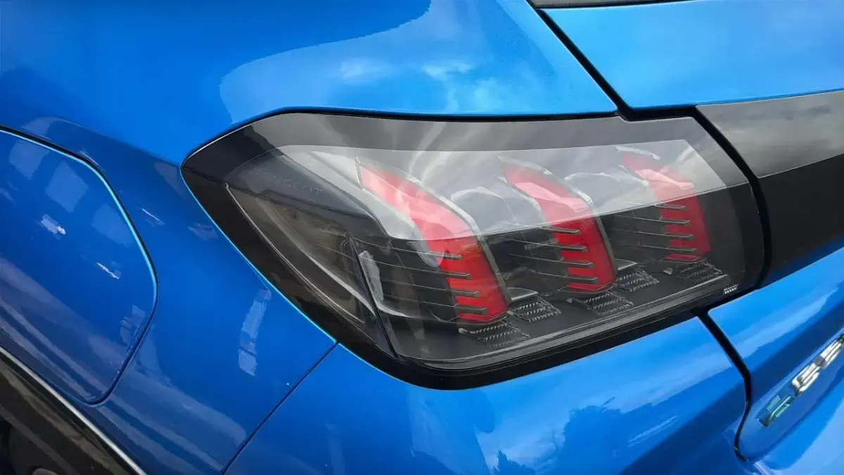 Used Peugeot e-208 GT-line 98 kW (134 HP) 2020 Blue Hatchback