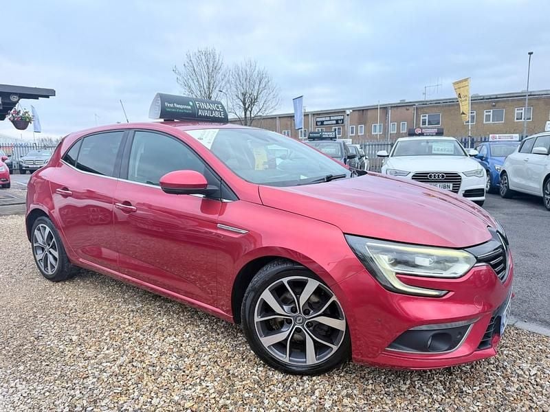 Used Renault Mégane IV Dynamique 110 HP (80 kW) 2016 Red Hatchback