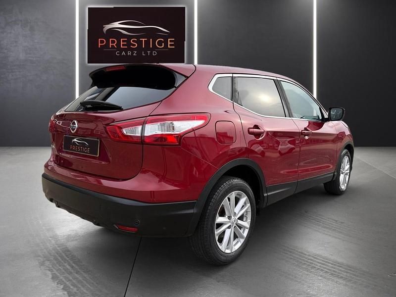 Used Nissan Qashqai Acenta Premium 130 HP (95 kW) 2014 Red SUV