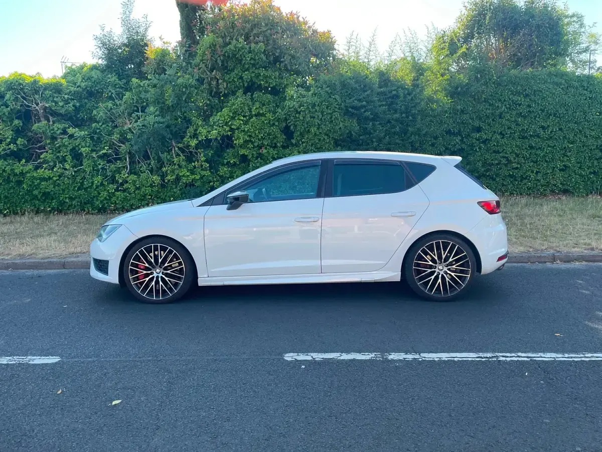 Used Seat Leon CUPRA 280 HP (205 kW) 2015 White Hatchback