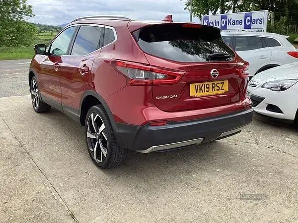 Used Nissan Qashqai Tekna 115 HP (84 kW) 2019 Red SUV