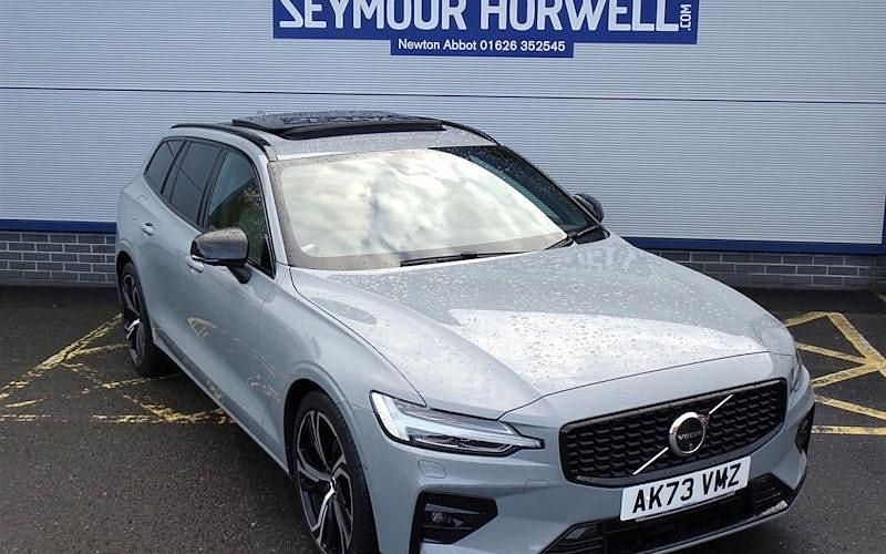 Używany Volvo V60 Ultimate 197 KM (144 kW) 2023 Kombi