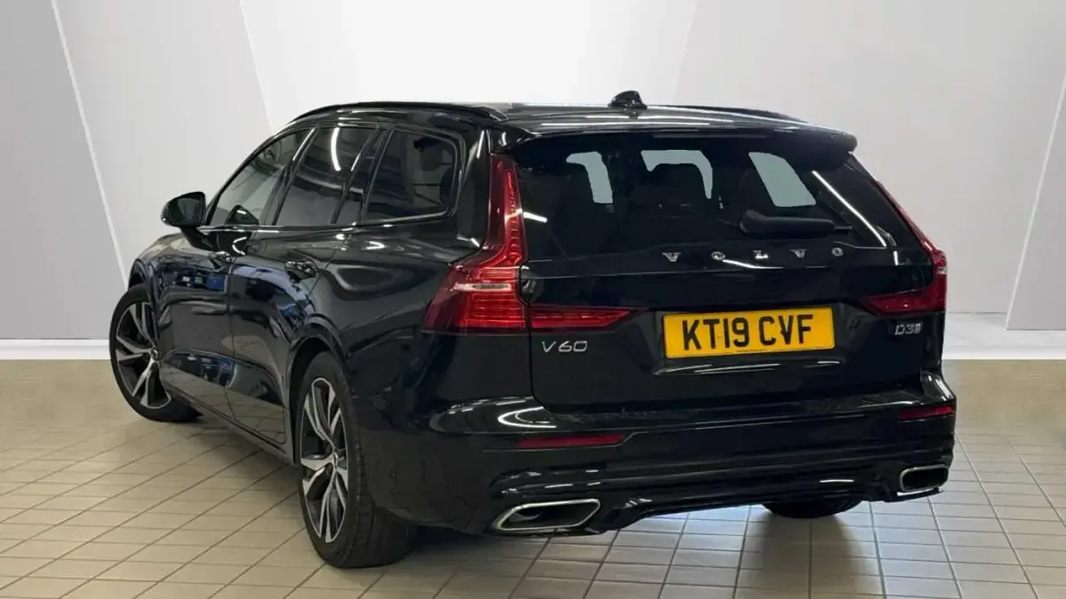 Used Volvo V60 R-Design 148 HP (108 kW) 2019 Estate