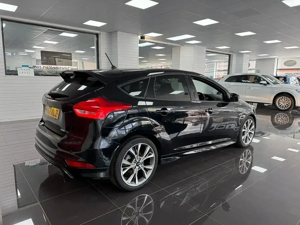 Used Ford Focus ST-Line 150 HP (110 kW) 2017 Black Hatchback