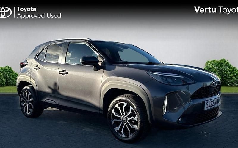 Used 2025 Toyota Yaris Hybrid Design Estate | £18,759 (Super price) - Image 1/4