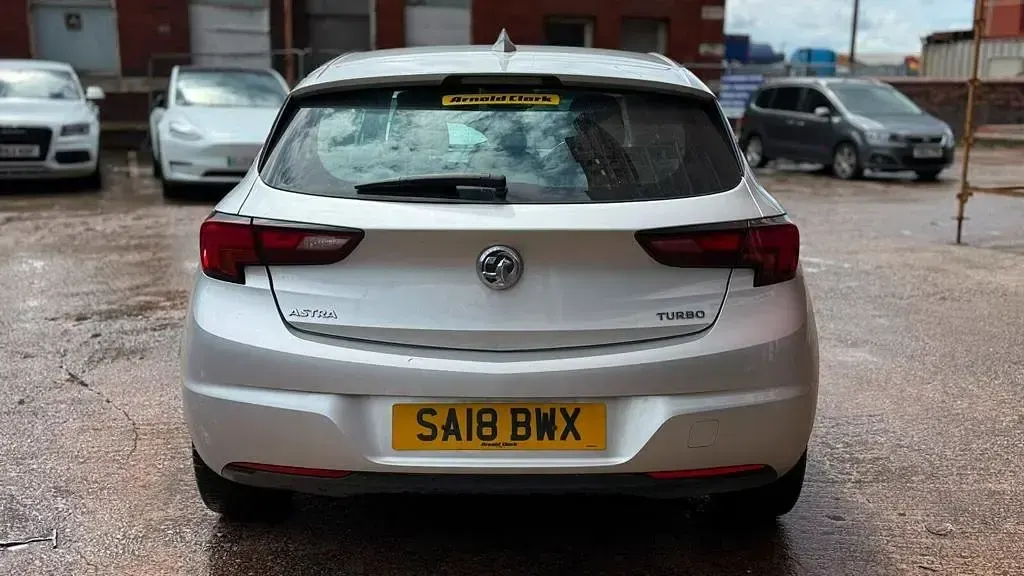 Used Vauxhall Astra SRi 150 HP (110 kW) 2018 Silver Hatchback