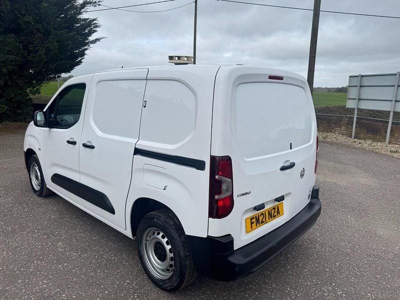 Used Vauxhall Combo Edition 100 HP (73 kW) 2021 White MPV