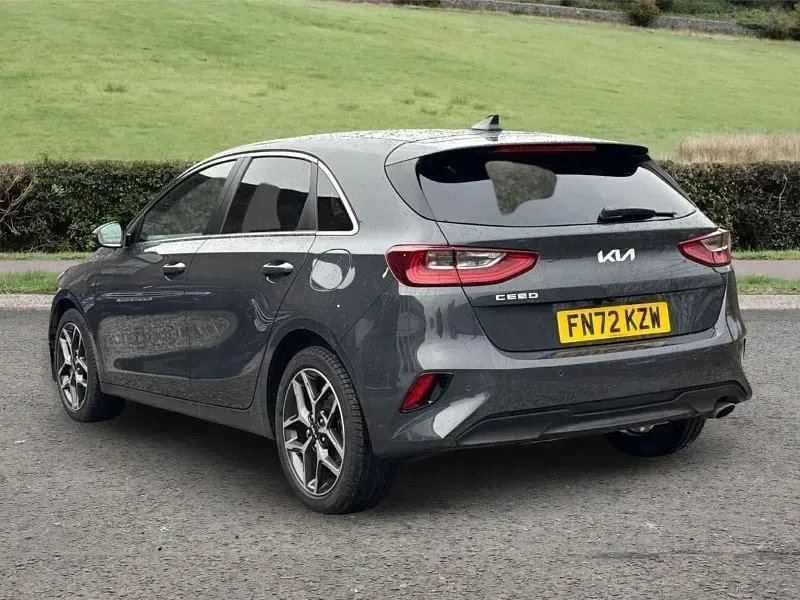 Używany Kia Ceed 138 KM (101 kW) 2023 Szary Hatchback