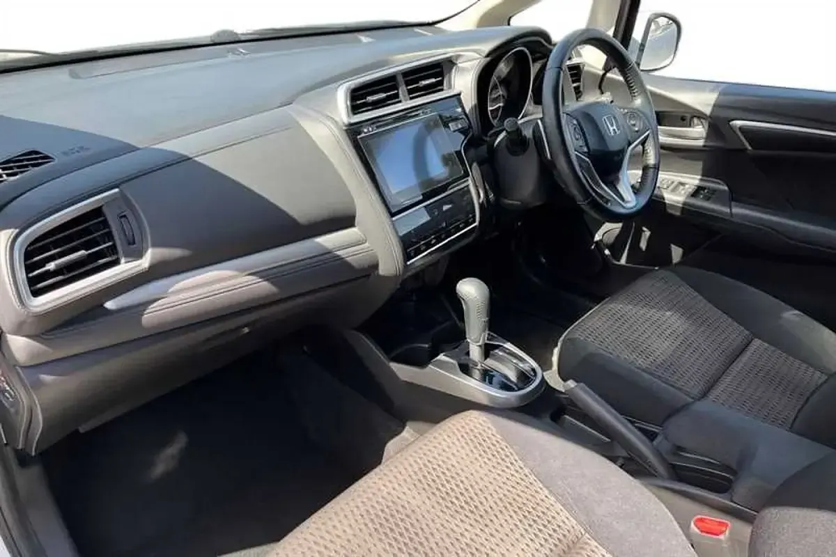 Used Honda Jazz EX 102 HP (75 kW) 2019 Platinum white Hatchback