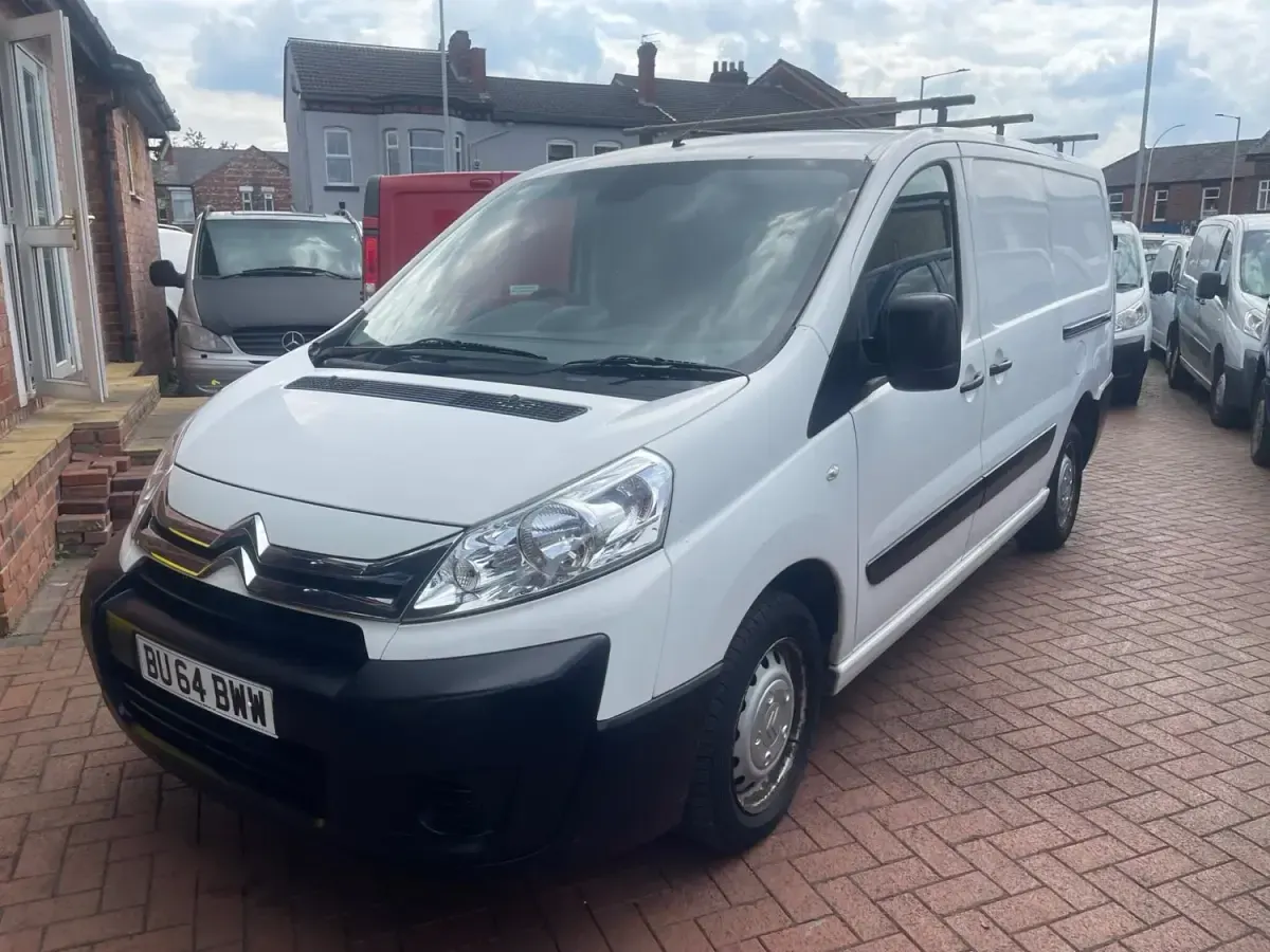 Begagnad Citroën Dispatch 125 HK (91 kW) 2014 Vit Minibuss