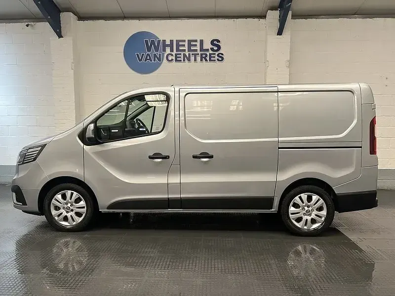 Używany Renault Trafic 2023 Szary Minivan