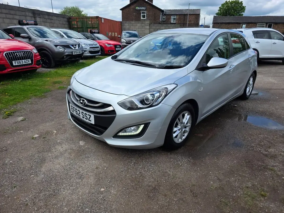 Begagnad Hyundai i30 Active 2012 Silver Halvkombi