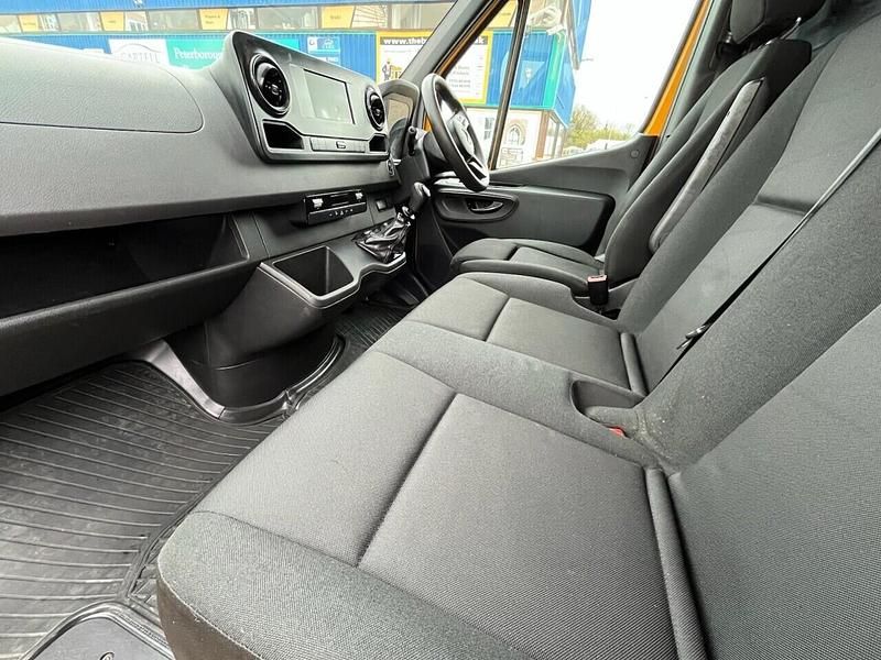 Używany Mercedes Sprinter 163 KM (119 kW) 2019 Żółty Van