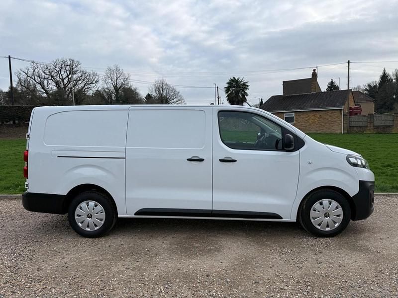 Used Citroën Dispatch 2023 White MPV