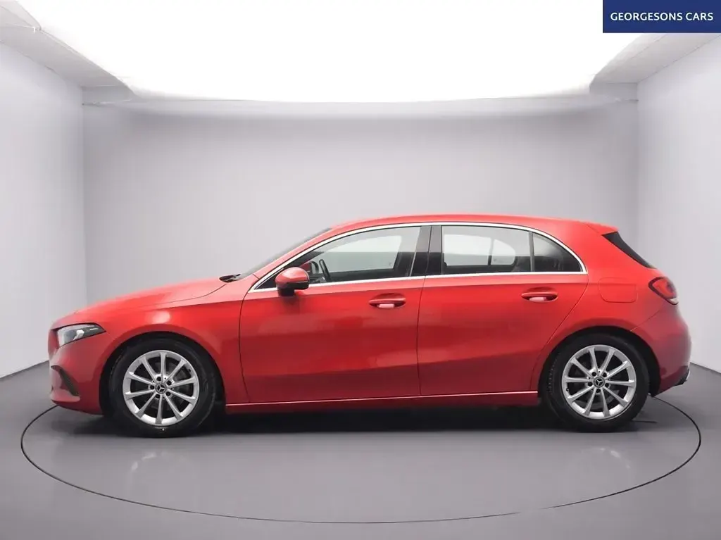 Begagnad Mercedes A200 163 HK (119 kW) 2018 Röd Halvkombi
