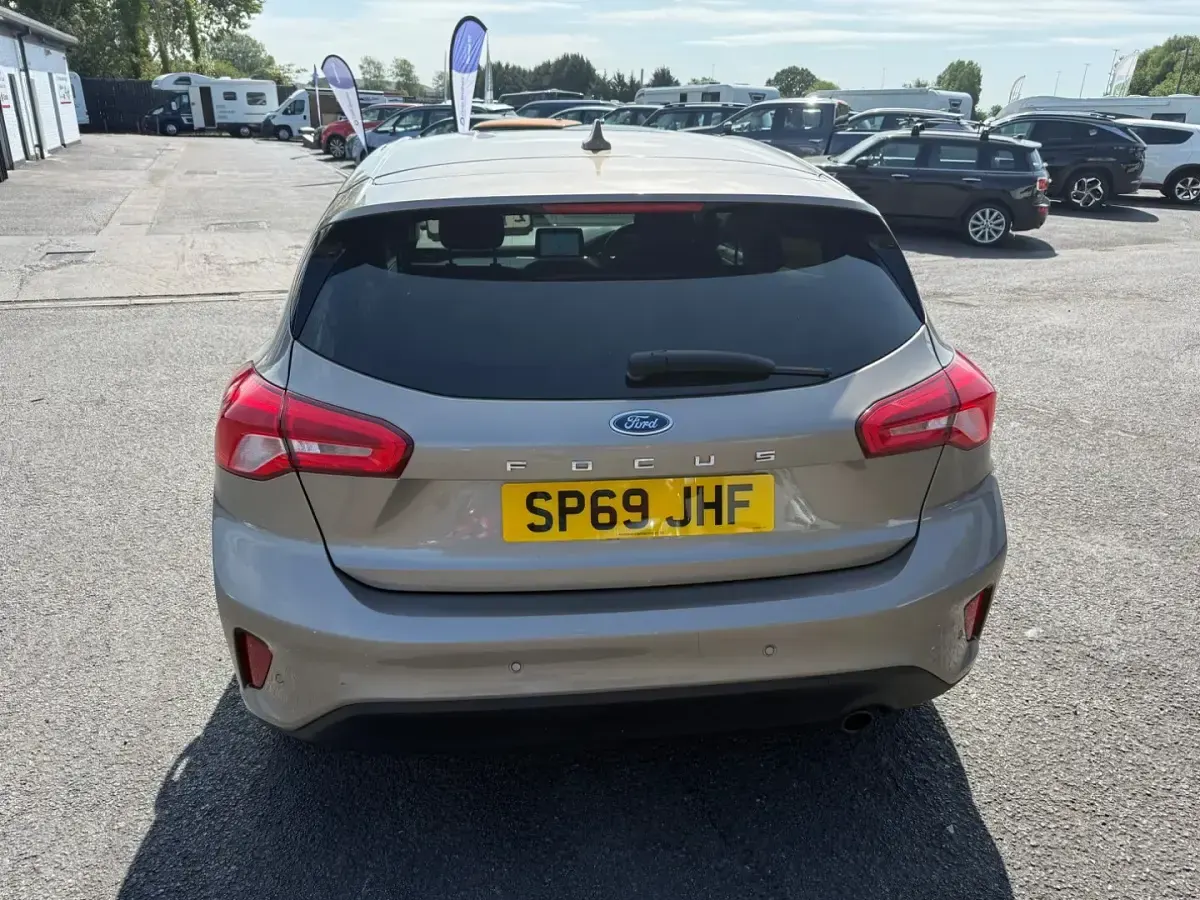 Used Ford Focus Zetec 125 HP (91 kW) 2019 Silver Hatchback