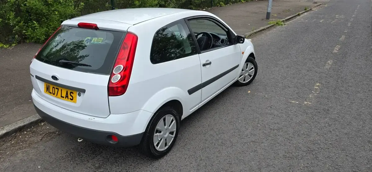 Used Ford Fiesta Studio 75 HP (55 kW) 2007 White Hatchback