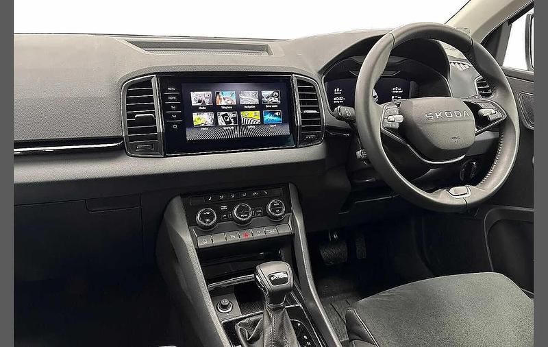 Used Skoda Karoq SE L 147 HP (108 kW) 2025 Moon white metallic SUV