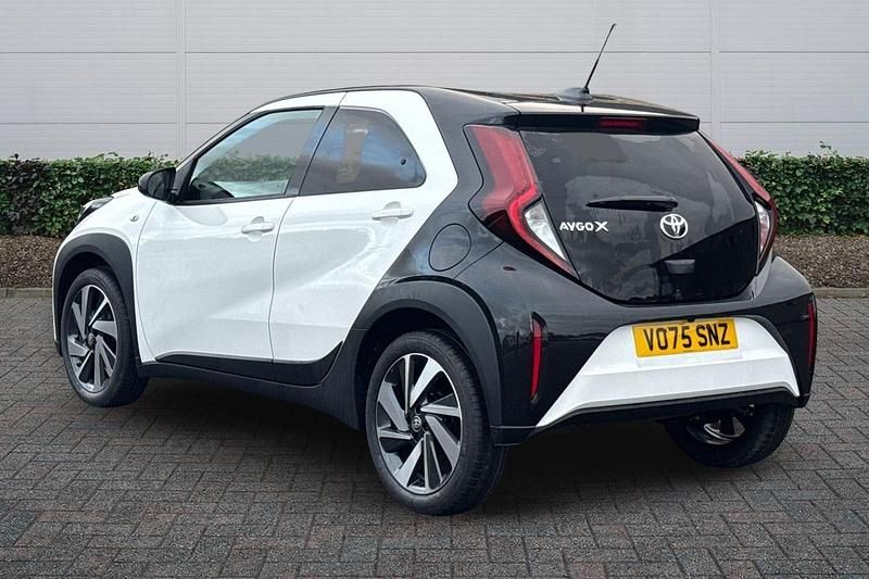 New Toyota Aygo X 72 HP (52 kW) 2025 White SUV