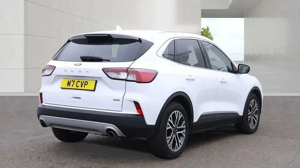 Used Ford Kuga Titanium 190 HP (139 kW) 2021 White SUV