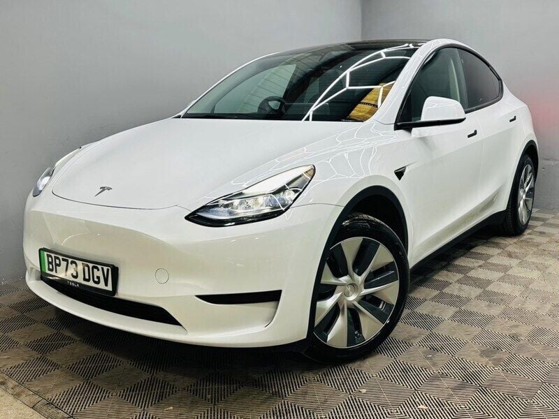 White Used 2023 Tesla Model Y SUV | £26,490 (Good price) - Image 1/4