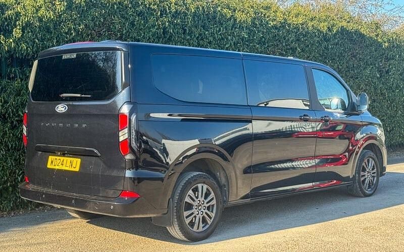 Used Ford Tourneo Titanium 136 HP (100 kW) 2025 MPV