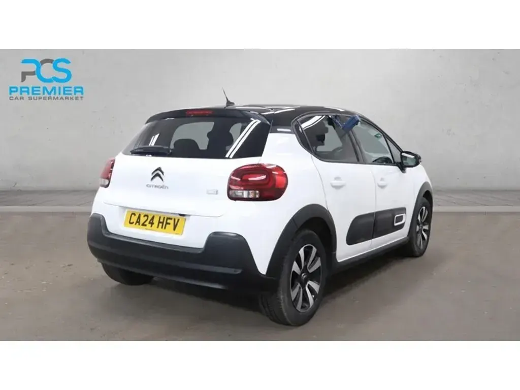 Used Citroën C3 PureTech 110 HP (80 kW) 2024 Polar white Hatchback