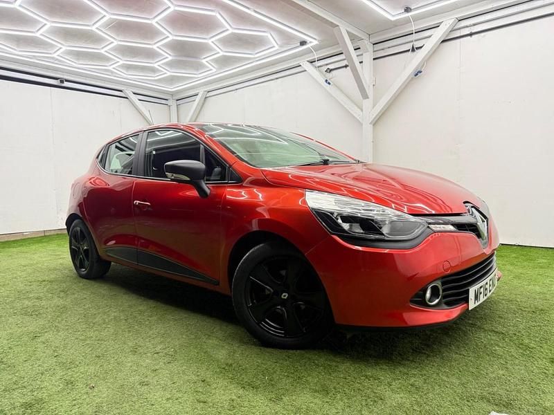 Usado Renault Clio IV Play 75 HP (55 kW) 2016 Vermelho Citadino
