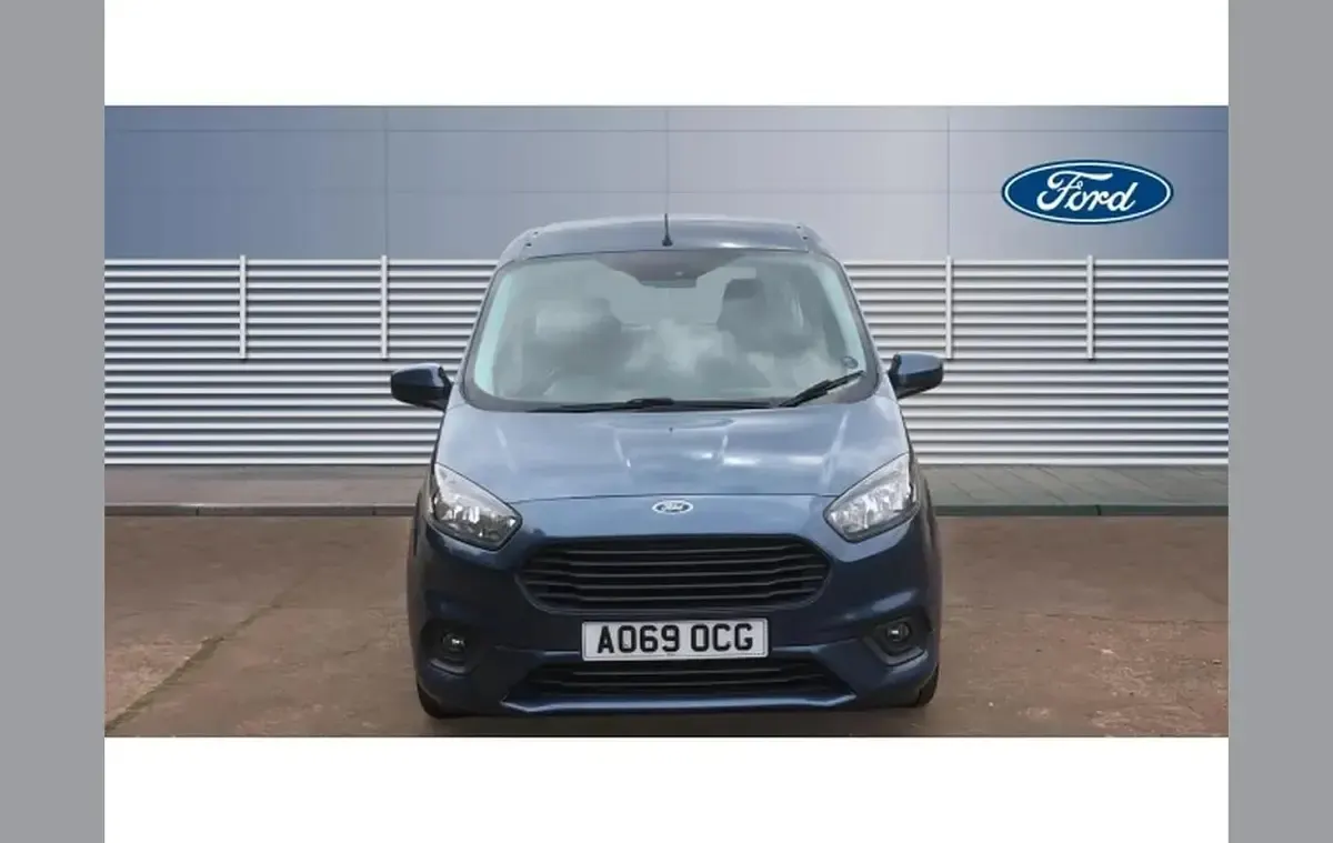 Used Ford Tourneo Courier Zetec 99 HP (72 kW) 2019 Blue MPV