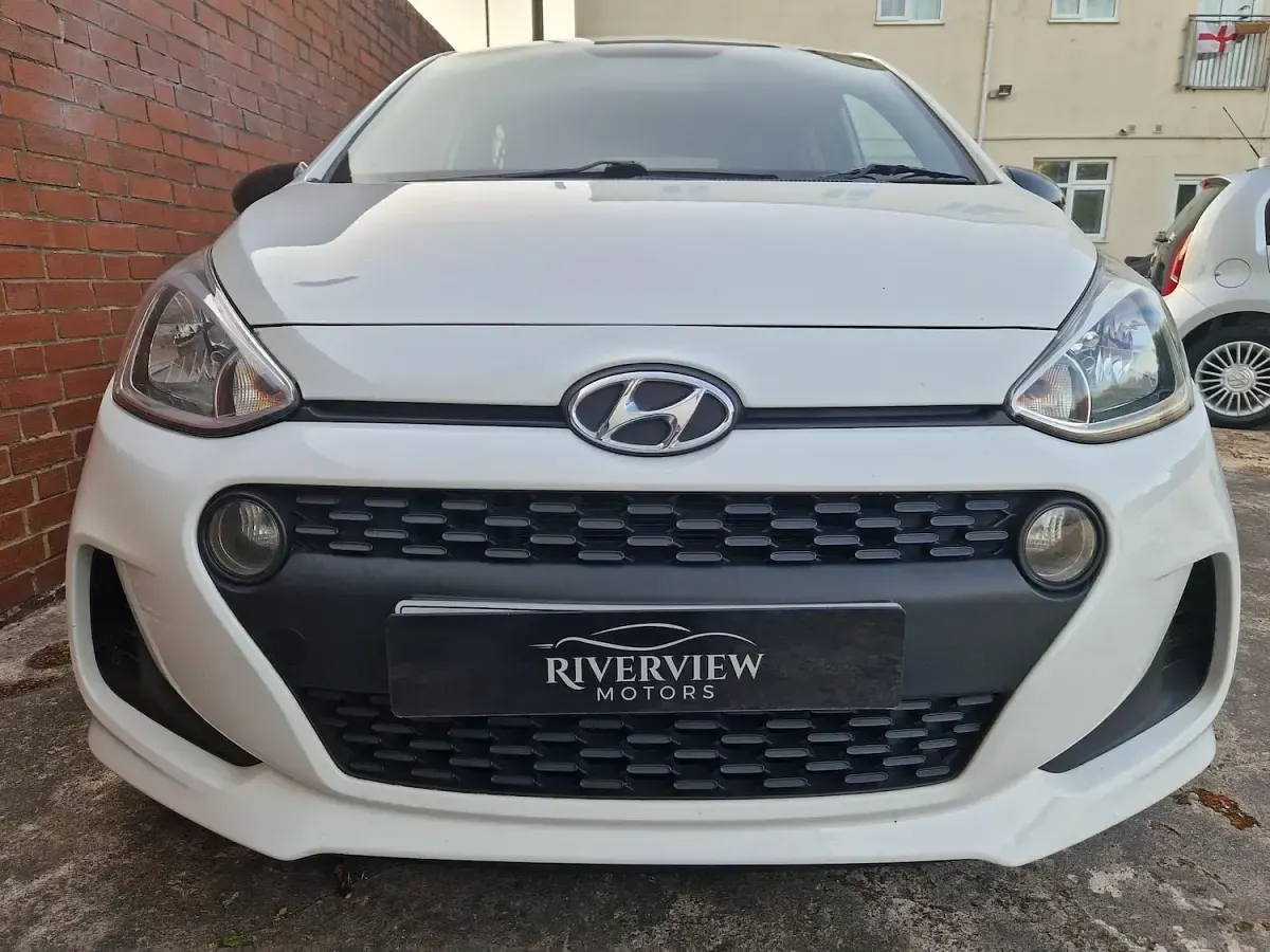 Used Hyundai i10 GO! 67 HP (49 kW) 2018 White Hatchback