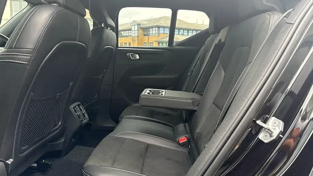 Used Volvo XC40 R-Design Pro 197 HP (144 kW) 2021 Black SUV