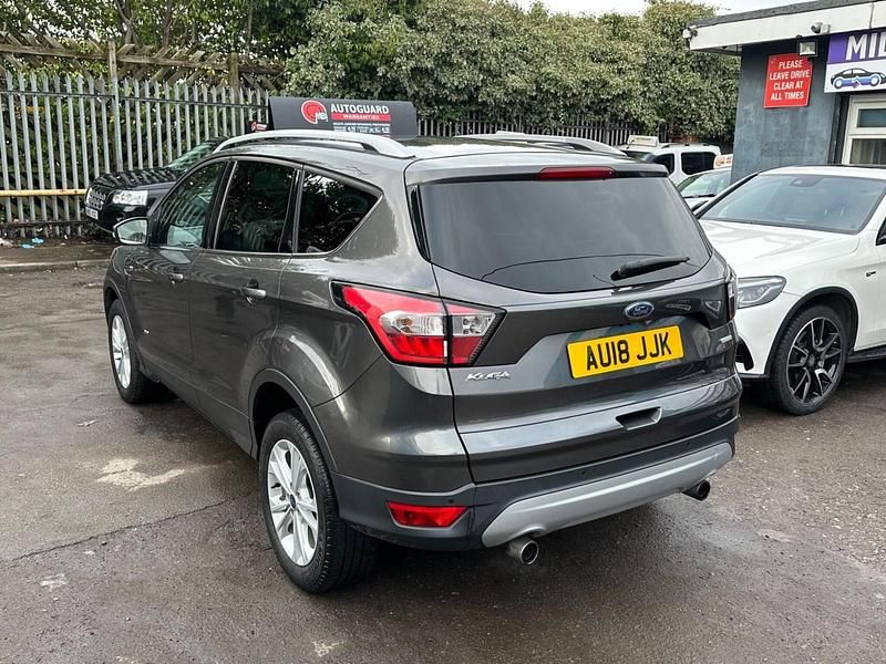 Usado Ford Kuga Titanium 182 HP (133 kW) 2018 Cinzento SUV