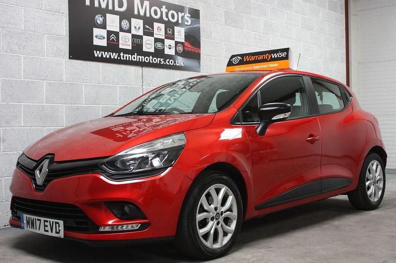 Used Renault Clio IV Play 90 HP (66 kW) 2017 Red Hatchback