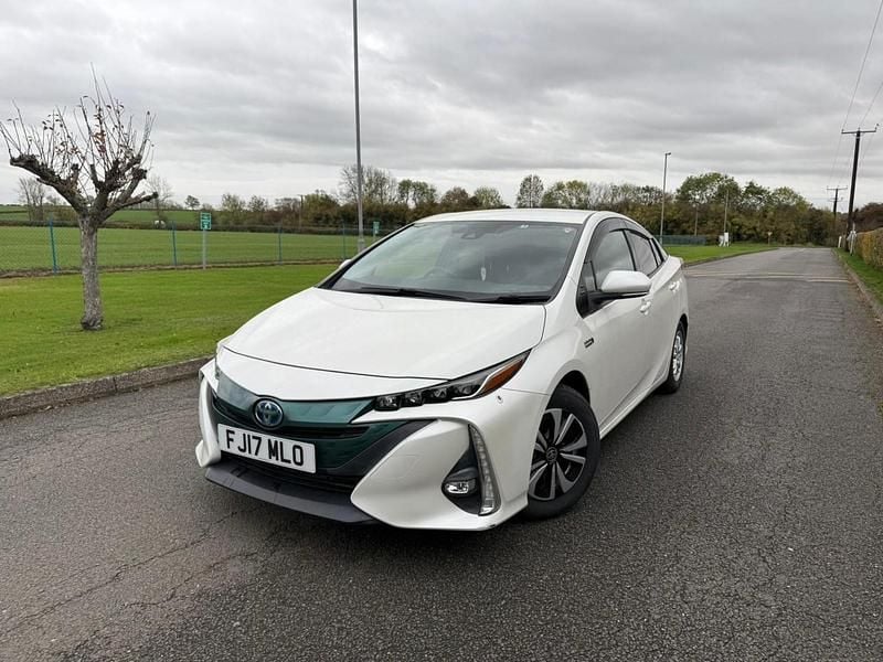 Used Toyota Prius 2017 White Hatchback