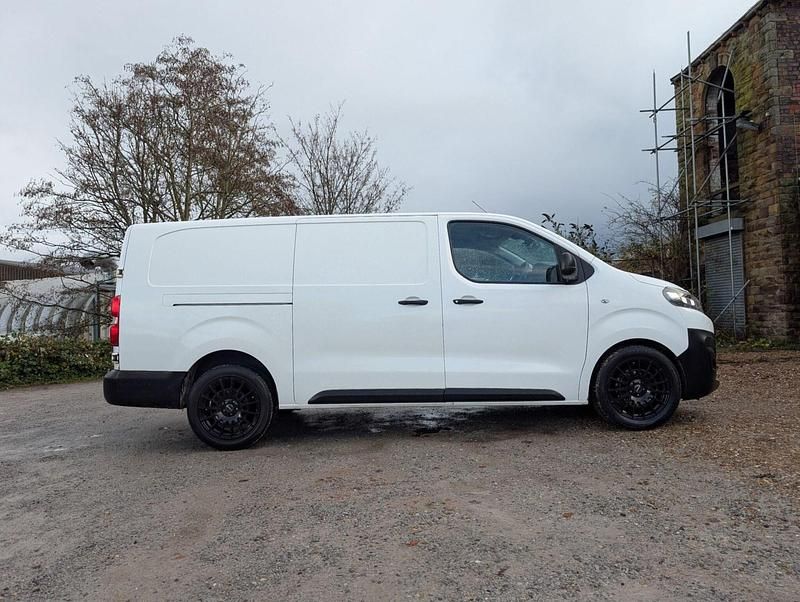White Used 2017 Citroën Dispatch MPV | £6,950 (Expensive) - Image 1/4