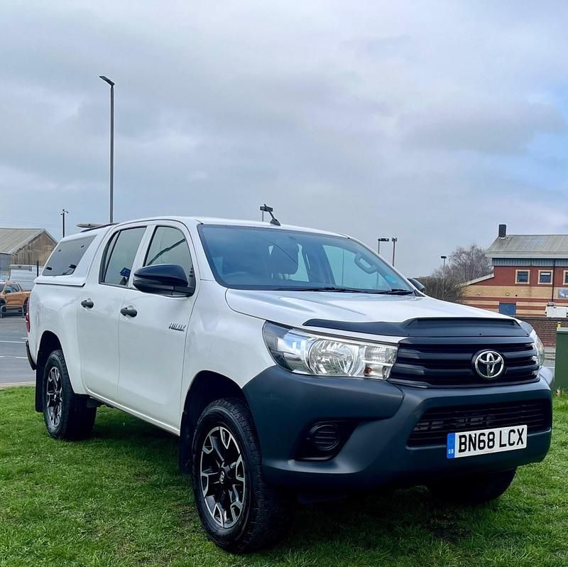Used Toyota HiLux Active 2018 White Pickup